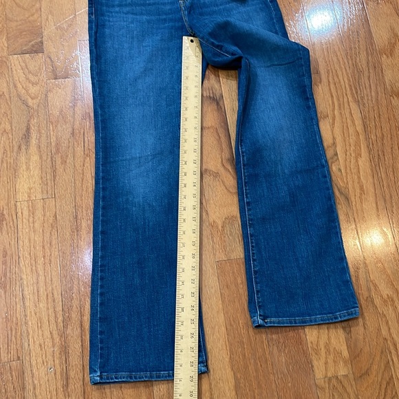 Levi’s Woman’s NWT Classic Bootcut Size 6 Short W28 L30 - Picture 11 of 13